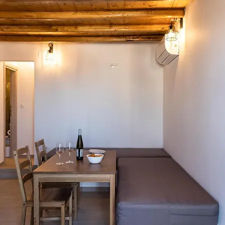 Aelia House * Szérifosz